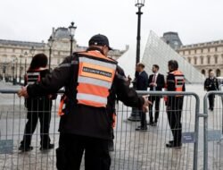 Prancis Tangkap 2 Orang, Pecahkan Misteri Pencurian di Museum Louvre yang Mempesona
