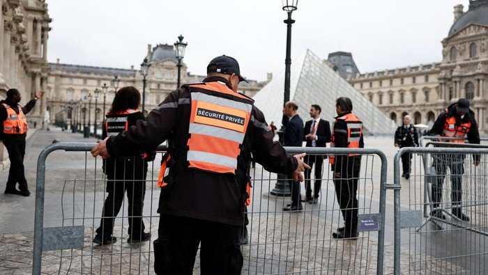 Prancis Tangkap 2 Orang, Pecahkan Misteri Pencurian di Museum Louvre yang Mempesona