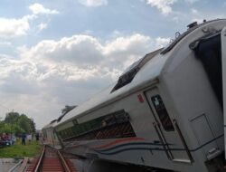 KA Anjlok di Bekasi: 6 Fakta yang Bikin Perjalanan dari Jakarta Delay, Ini Penyebabnya!