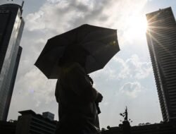 “Kata BMKG soal Cuaca Sekarang: Hujan & Panas Bermain, Siapakah yang Tertipu?”