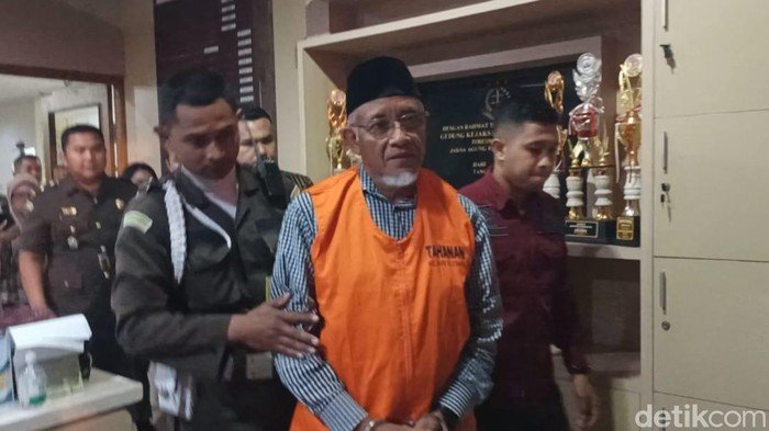 Kejari Tahan Eks Bupati Sleman Sri Purnomo Tersangka Korupsi Hibah Pariwisata, Skandal Besar di Balik Dana Publik!