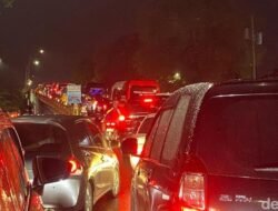 [Cerita Menakjubkan Pengendara yang Terjebak Macet Karena Banjir Semarang: Tak Bisa Bergerak]
