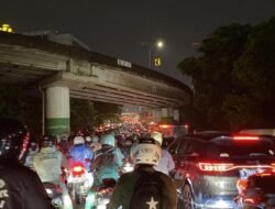 Lalin TB Simatupang Macet Parah Malam Ini, Pemotor Sampai Matikan Mesin – Update 3