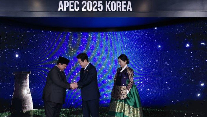 Prabowo Disambut Hangat Presiden Korsel dan Istri di Gala Dinner KTT APEC 2025 - Update 2