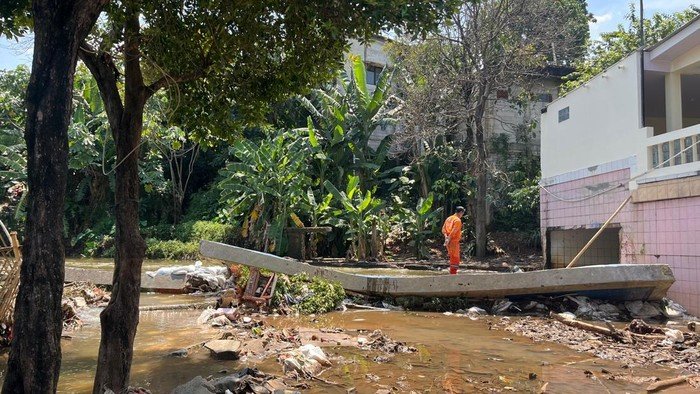 Tanggul Baswedan Jebol, Warga Desak Penyelidikan Kebocoran Setelah Air Meluap