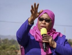 “Presiden Tanzania Meraih Kemenangan Telak di Pemilu, Setelah Demo Berdarah yang Guncangkan Negara.”