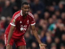 **Isak’s Struggles Continue at Liverpool, Former Newcastle Goalkeeper: Karma’s Kick**