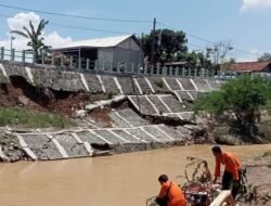 Darurat! Banjir-Longsor menghancurkan 3 Kampung di Jonggol Bogor, Tembok Penahan Tanah Ponpes Ambruk!