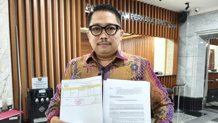 Kontroversi Jabatan Ketua MK, Ahli Negara Minta 9 Hakim Hengkang!