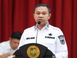KPK Tancapkan Jarum pada Gubernur Riau: 10 Orang Diamankan dalam Operasi Cerdas!