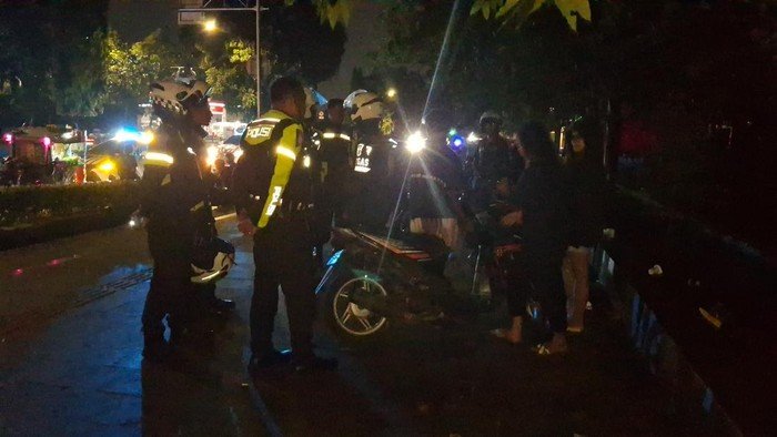 Polisi Patroli Berantas Tawuran-Balap Liar di Bogor, Remaja Nongkrong Dibubarkan