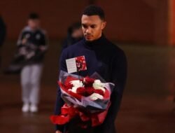 **Slot Nantikan Sambutan Anfield untuk Trent: Bagaimana Liverpool Akan Menyambut Kembalinya Sang Pahlawan?**