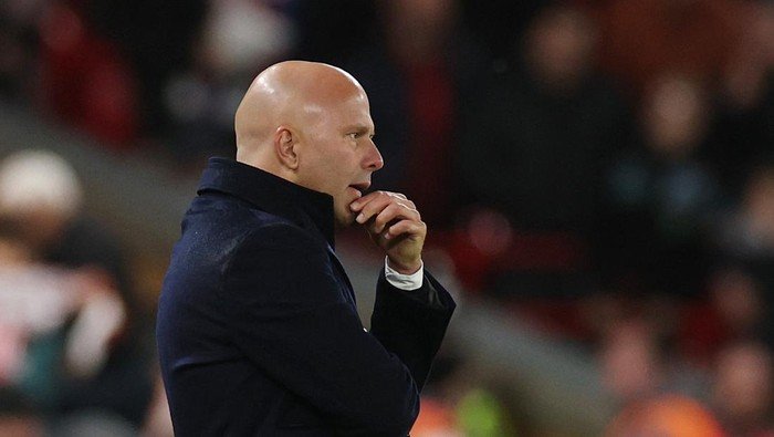 **Gerrard: Desakan agar Slot Dipecat itu Omong Kosong!**