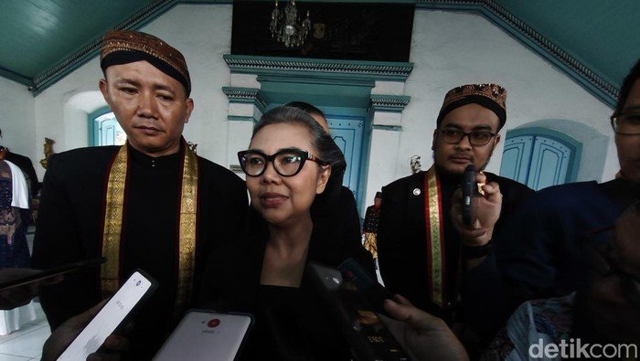 PB XIII Wafat, KGPAA Hamangkunegoro Jadi Penerus, Trono Solo Tetap Berdiri