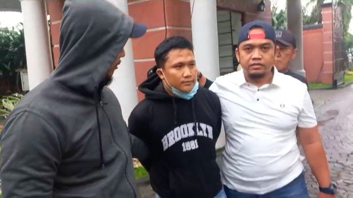 Detik-detik Kebakaran: Polisi Ciputat Tangkap Preman Pemalak Pedagang di Pasar