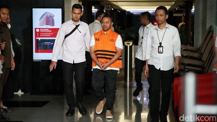 Gubernur Riau Jadi Target KPK: Ditangkap saat Sembunyi di Kafe, Curiga Ada OTT