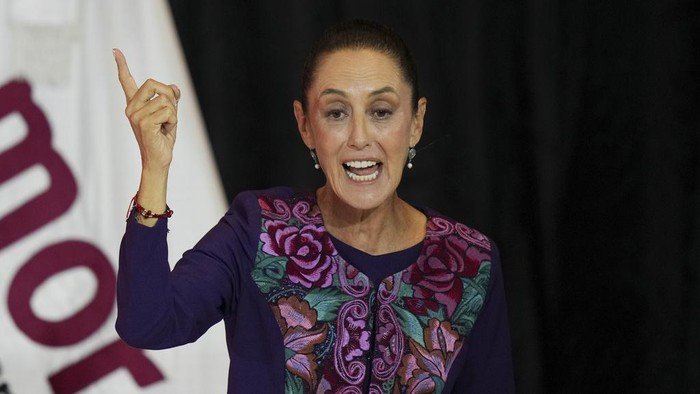 Aksi Kontroversial: Pria Cium Presiden Meksiko saat Sapa Warga, Pelaku Ditangkap Tanpa Ampun!