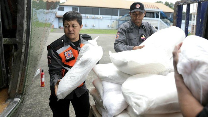 Dari Abu ke Garam, BPBD Modifikasi Cuaca Jakarta dengan 1.600 Kg Taburan!