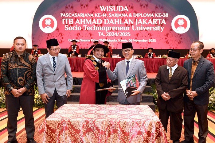 Teken MoU dengan ITB Ahmad Dahlan, Mendes Ajak Bangun Indonesia dari Desa - Update 3