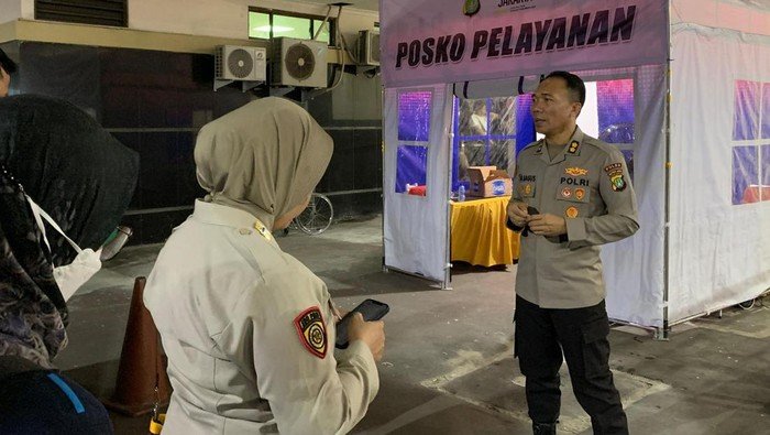Tim Psikolog Polda Metro Dampingi Keluarga dan Guru Korban Ledakan SMAN 72 - Update 3