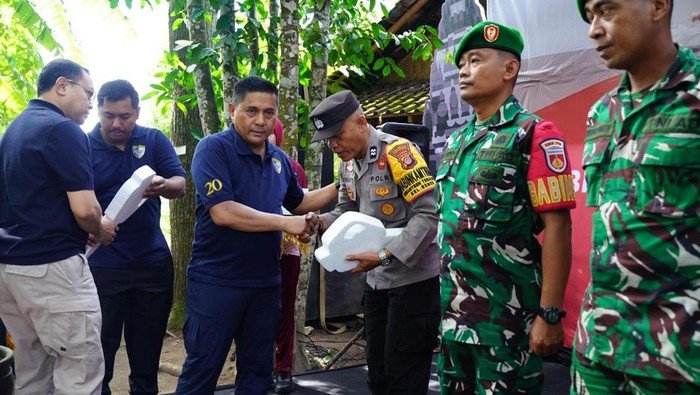 [Polri Dukung Bhabin, Serahkan Kendaraan untuk 'Polisi Penolong']