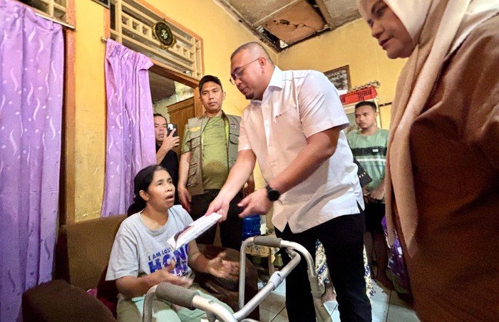 Andre Rosiade Bantu Suami Stroke & Istri Lumpuh di Gates Nan XX Rp 20 Juta - Update 3