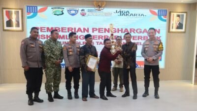 Kapolres Tangsel-Forkopimda Anugerahkan Penghargaan pada 3 Siskamling Terpadu Terbaik