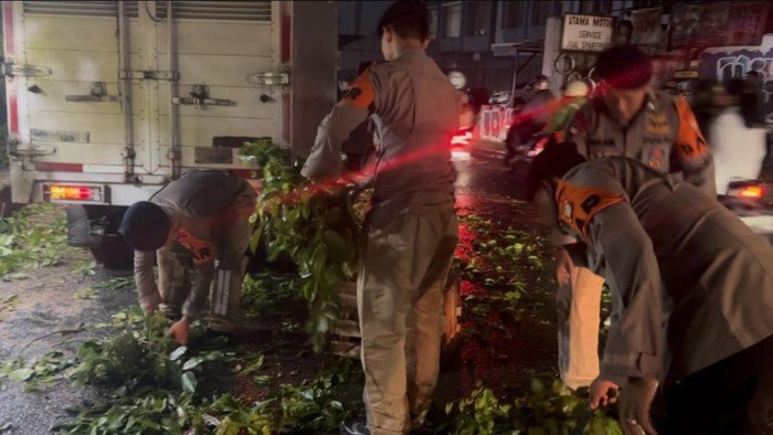 Brimob dan Pemilik Rumah Kerjasama, Akses Normal Kembali