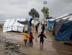 “Warga Gaza Menangis, Banjir Rendam Tenda Pengungsian: Kebangkrutan Manusia?”