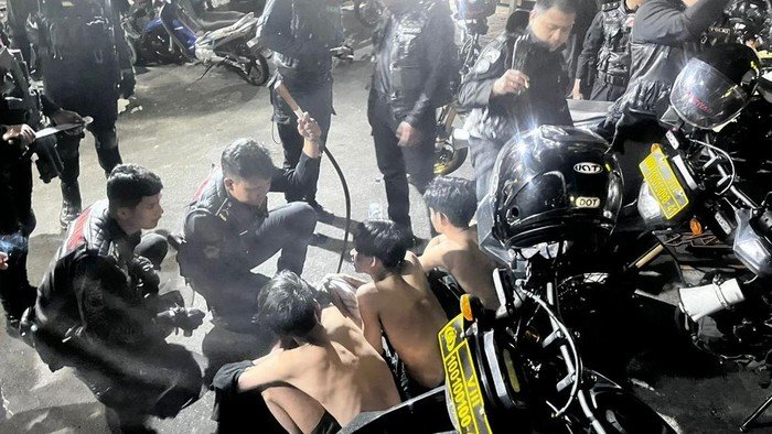 Gagalkan Tawuran di Bogor, 3 Pemuda Ditangkap dengan Senjata Tajam, Celurit dan Golok Ditemukan!