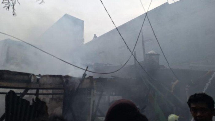 [Saksi Ketua RW: Kebakaran Jatipulo Disebabkan Kabel SUTET Putus]