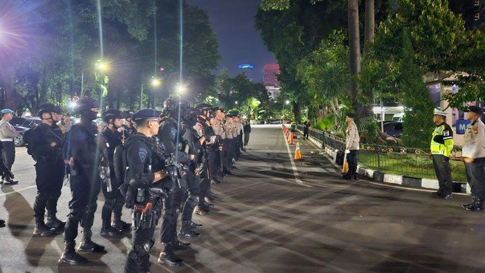 Anggota Polda Metro Sisir Jakarta, Cegah Tragedi Tawuran hingga Balap Liar Melanda!