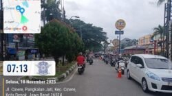 “Peringatan! Ada Proyek Gorong-Gorong di Depan Mal Cinere, Contraflow Wajib Dilakukan.”