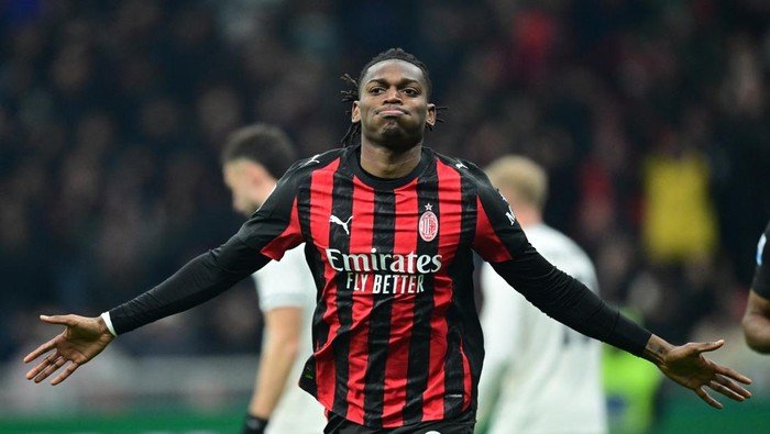Leao: Permainan Curi-Curi Mata di Milan yang Membuat Fans Bernapas Lega