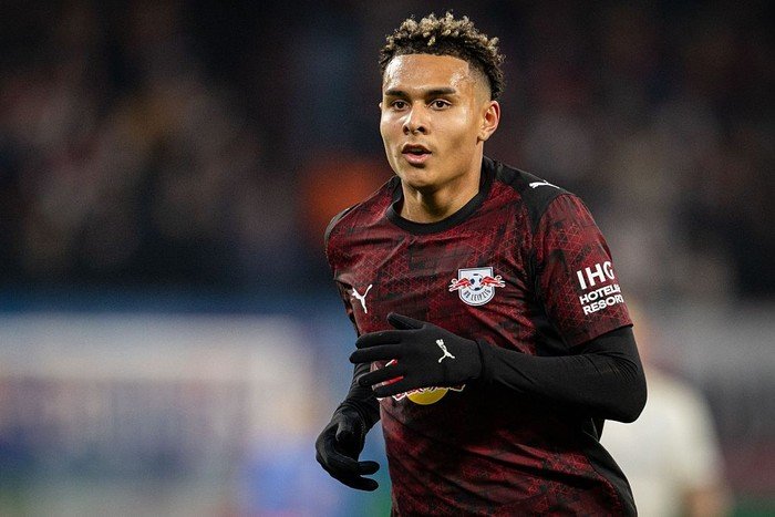 **Barcelona Berpikir Ulang Permanenkan Rashford, Targetkan Winger Muda Norwegia**