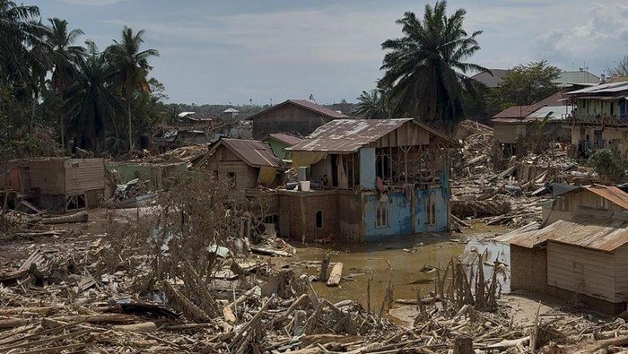 **Air Tajin, Nyawa Terakhir Bayi Newborn di Banjir Aceh Tamiang**