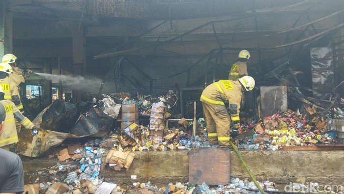 Kebakaran Pasar Induk Kramat Jati Ketarik Perhatian, Pemprov DKI Bentuk Tim Investigasi untuk Ungkap Misteri!
