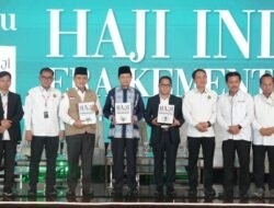 “Perpindahan Kewenangan Kemenhaj, Ditjen PHU Perkenalkan Buku ’75 Tahun Kemenag dalam Melayani Haji’!”