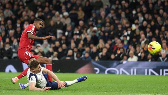 Cedera karena Tekel, van de Ven: Bola atau Perang?