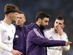 **Fernandes Absen, MU Diuji dengan Cedera Hamstring: Bisa Amorim dan Rekan-rekan Gantikan?**