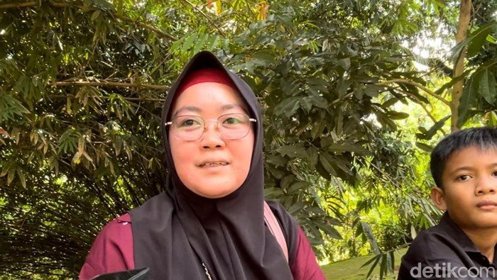 Manfaatkan Libur Natal, Warga Cirebon Ajak Anak Wisata Perdana ke Ragunan - Update 3