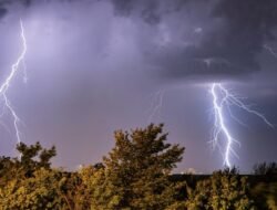 **Dari Langit ke Tanah: Kisah Pendaki yang Tersambar Petir di Merbabu**