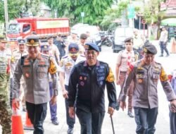 Brimob Polda Metro Cek Pospam, Jaga Keamanan Lilin Jaya 2025!
