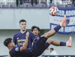 **Hokky Caraka: Dari Hujatan ke Kebangkitan dengan Gol Salto Spektakuler dalam Pertandingan Persita vs Persik**