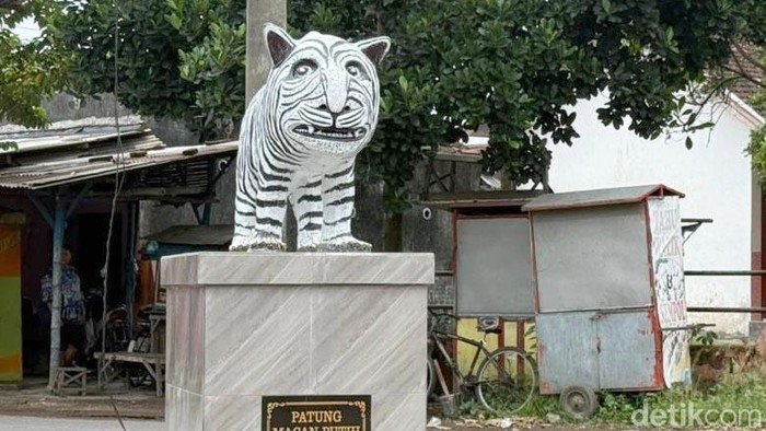 Patung Macan Putih Kediri Viral, Netizen Bandingkan dengan Zebra dan Kuda Nil!