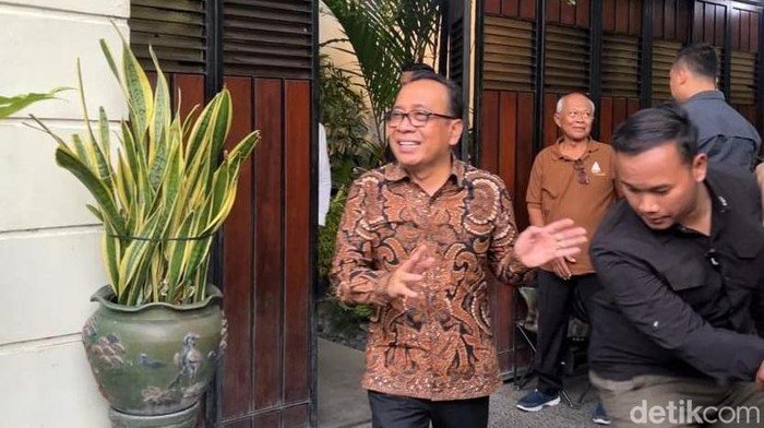 Menko PMK Pratikno Temui Jokowi di Kediamannya, Ada Apa? Kisah Balik Pertemuan yang Mengejutkan