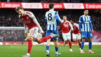 **Arsenal Terdepan 1-0 atas Brighton di Babak Pertama, Odegaard Menyelamatkan**