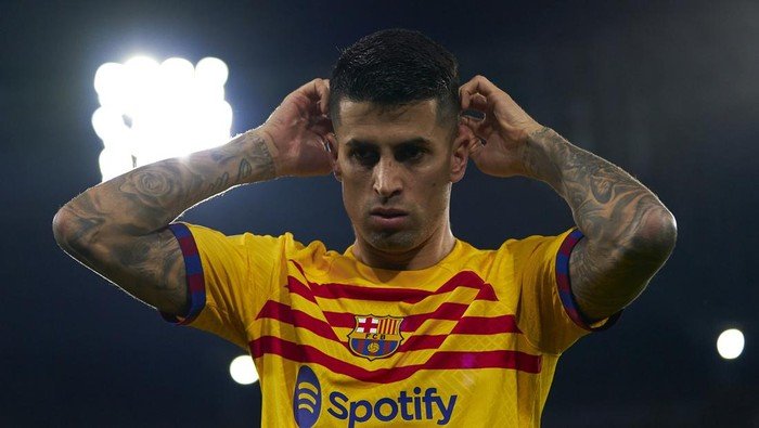 **Joao Cancelo Lolos Tes Medis Barcelona, Perkuat Daya Saing Tim di Piala Champions**