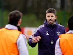 “Carrick Tak Bisa Belanja di Januari, Manchester United Remajakan Squad atau Tenggelam”
