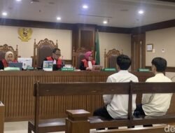 4 Terdakwa Demo Ricuh Agustus Dihadapkan Hukuman 1 Tahun: Bungkam atau Bernyanyi?